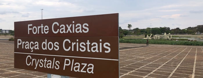 Praça dos Cristais is one of Pontos Turísticos de Brasília.