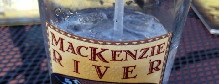 MacKenzie River Pizza Co. is one of Orte, die Paul gefallen.