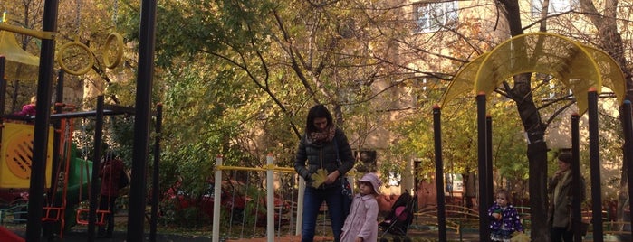 Детская площадка is one of สถานที่ที่ Elena ถูกใจ.