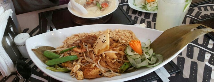 Santiago Thai Cafe & Restaurant is one of Posti che sono piaciuti a Carlota.