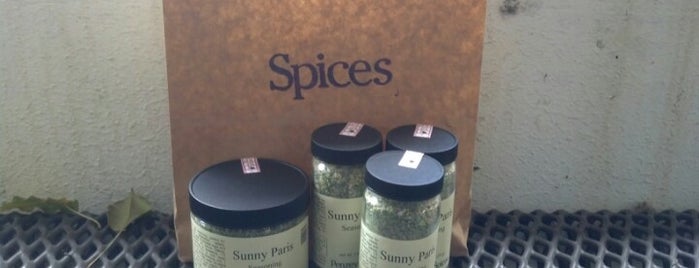 Penzeys Spices is one of Locais curtidos por Vernon.
