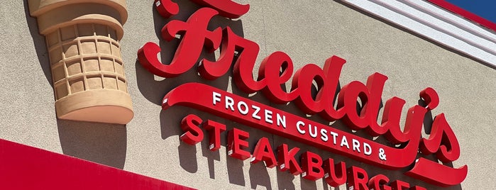 Freddy's Frozen Custard and Steakburgers is one of Tempat yang Disukai Alexis.