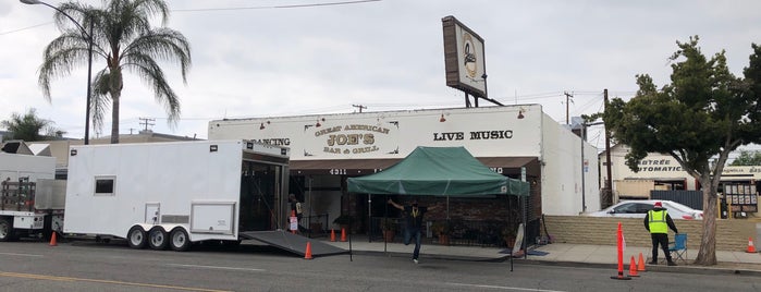 Joe's Great American Bar & Grill is one of Van Nyes + Valley.