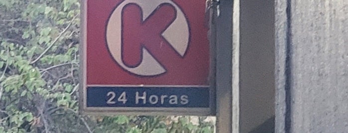 OXXO is one of Carlos : понравившиеся места.