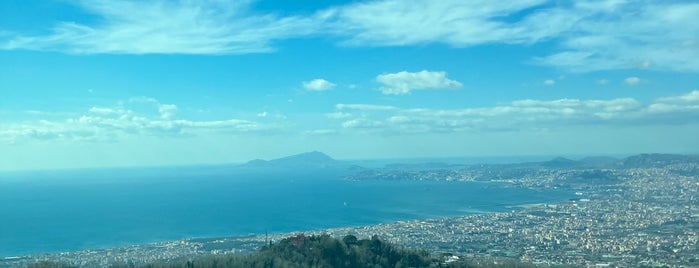 Vesuvius is one of Napoli - places.