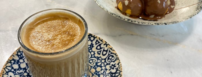 Simple Chocolate & Coffee is one of Gurme'nin Beğendiği Mekanlar.
