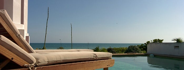 Juls Beach House is one of Calot'un Beğendiği Mekanlar.