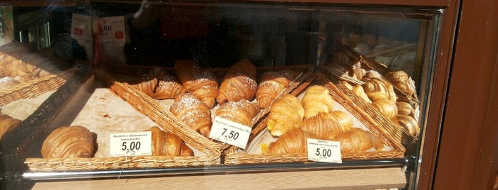 Croissant&Coffee is one of สถานที่ที่ Julia 👑 ถูกใจ.