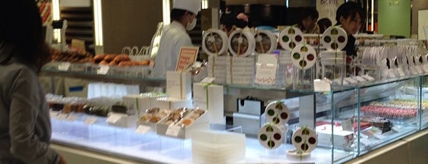 pâtisserie Sadaharu AOKI paris is one of Chocolate Shops@Tokyo.