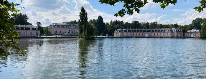 Benrather Schlossweiher is one of DDorf.