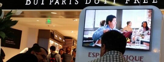 Buy Paris Duty Free is one of Tempat yang Disukai Ryadh.