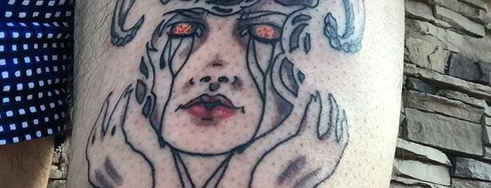 Forbidden Body Art Tattoo is one of Tempat yang Disukai Shelley.
