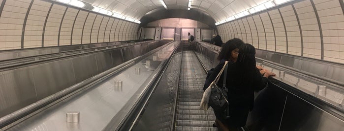 MTA Subway - 34th St/Hudson Yards (7) is one of สถานที่ที่ Jeeleighanne ถูกใจ.