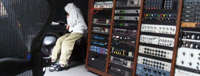 Westlake Recording Studio is one of Tempat yang Disukai Ryan.