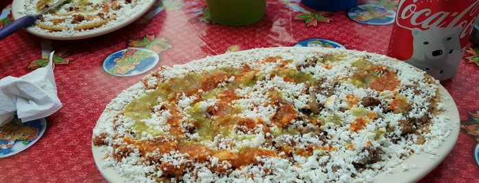 Huarachazo is one of Comer riko y callejero.