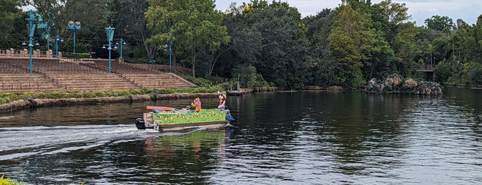 City Of Bay Lake is one of สถานที่ที่ Lizzie ถูกใจ.