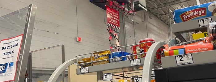 Lowe's is one of Compras.