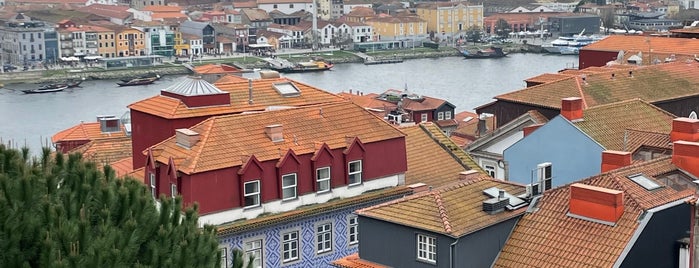 Igreja de São Lourenço (‘Grilos’) is one of Porto places.