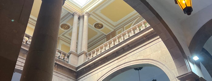Palacio Municipal is one of Posti che sono piaciuti a Enrique.