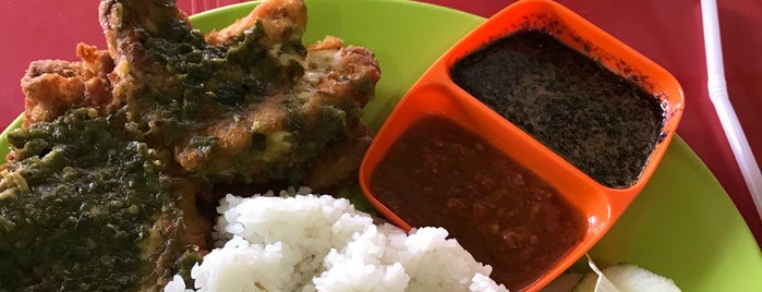 Ayam Penyet Sebu is one of Medan culinary spot.