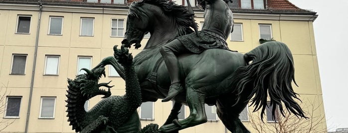 Bronzestatue „Heiliger St. Georg im Kampf mit dem Drachen“ is one of Berlin Tour.
