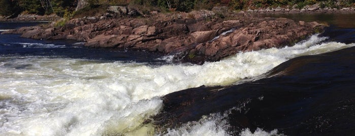 Recollet Falls is one of Lugares favoritos de Kyo.