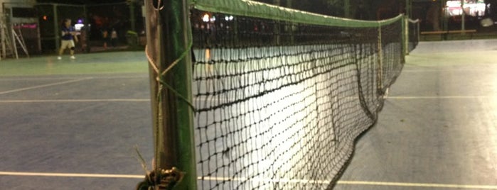 青年公園網球場 Tennis square is one of Locais curtidos por Vicky.