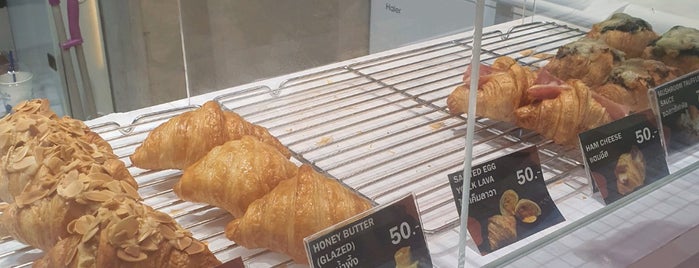เครซี่​ครัวซองต์​ is one of Croissant List.