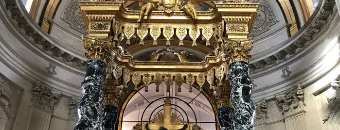 Cathédrale Saint-Louis des Invalides is one of Ana Beatriz'in Beğendiği Mekanlar.