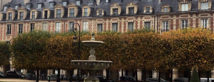 Place des Vosges is one of Ana Beatriz'in Beğendiği Mekanlar.