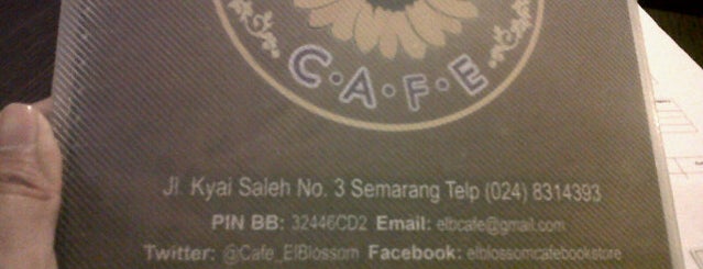 El Blossom Cafe & Bookstore is one of Paling enak di Semarang.