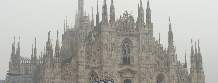 Mailand is one of Orte, die Zane gefallen.