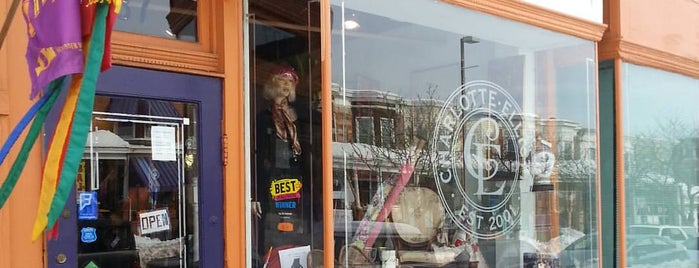 Charlotte Elliott and the Bookstore Next Door is one of Chris'in Beğendiği Mekanlar.