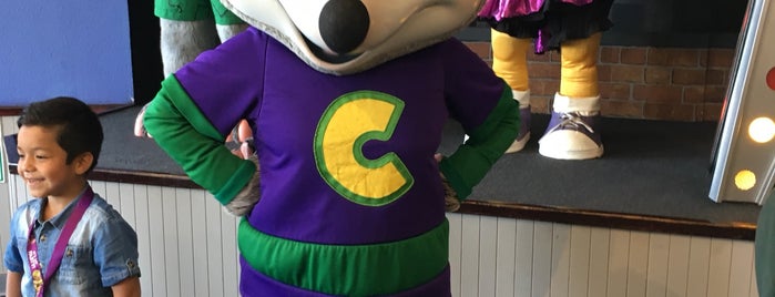 Chuck E. Cheese's is one of recreo.