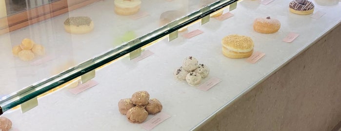 Dice Donuts is one of Orte, die Jawaher 🕊 gefallen.