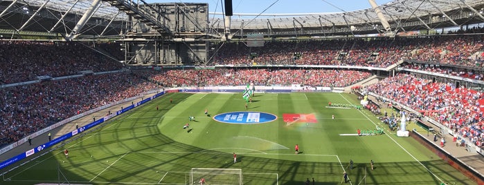 Heinz von Heiden Arena is one of Fußball.