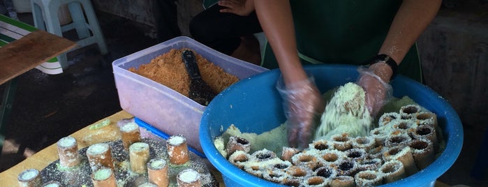 Pasar Ramadhan Seri Petaling is one of Tempat yang Disukai Chew.