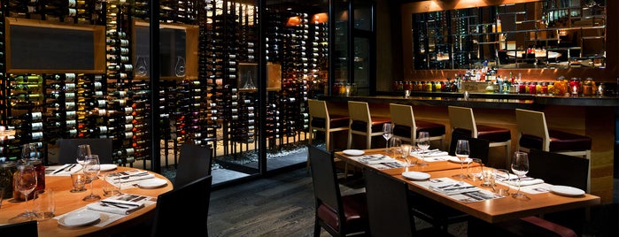 Massimo's Italian Fallsview Restaurant is one of Locais curtidos por Simran.