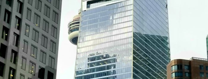 Toronto Financial District is one of Darwin'in Beğendiği Mekanlar.