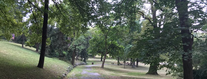 Topčiderski park is one of Carlさんのお気に入りスポット.