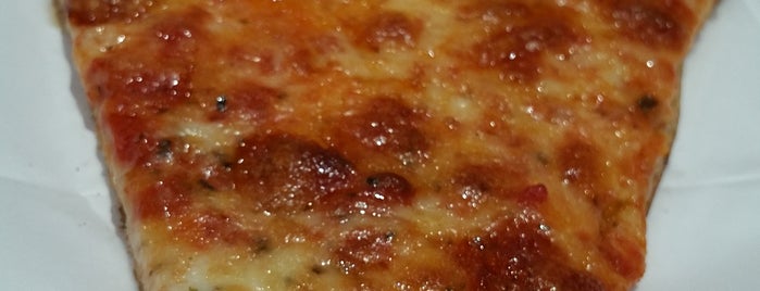 New York Pizza Suprema is one of Tempat yang Disukai Ronnie.