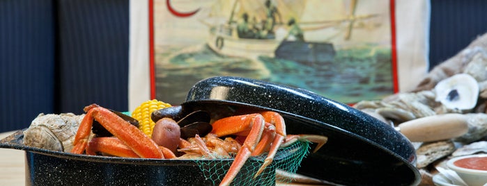 A.W. Shuck's Seafood Restaurant and Oyster Bar is one of Posti che sono piaciuti a Bill.