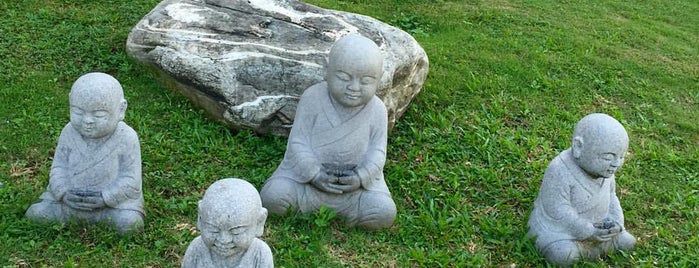 Kong Meng San Phor Kark See Monastery (光明山普觉禅寺 Bright Hill Temple) is one of SINGAPORE.