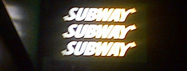 Subway is one of สถานที่ที่ Elise ถูกใจ.