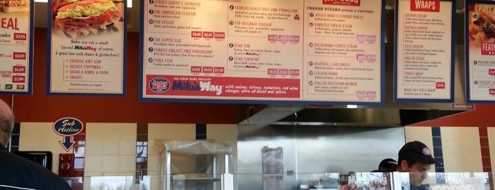 Jersey Mike's Subs is one of สถานที่ที่ Annie ถูกใจ.