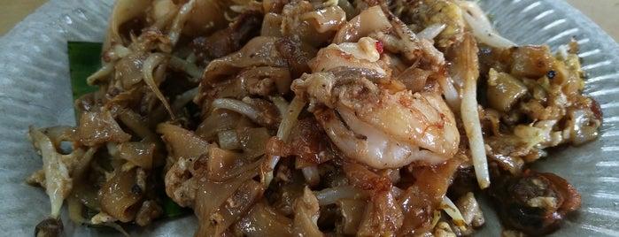 Hiong Hiong Char Koay Teow (香香炒粿条) is one of Penang.