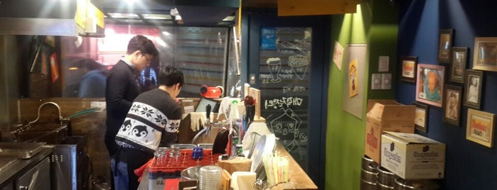 봉구비어 is one of Itaewon bar.