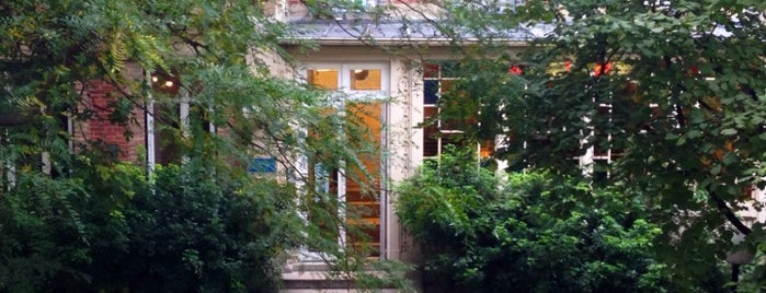 NYU in Paris is one of Daniela : понравившиеся места.