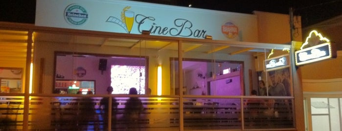 Cine Bar is one of สถานที่ที่ Fabio ถูกใจ.