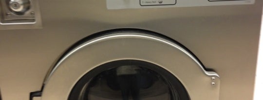 University Laundromat is one of Latonia'nın Beğendiği Mekanlar.